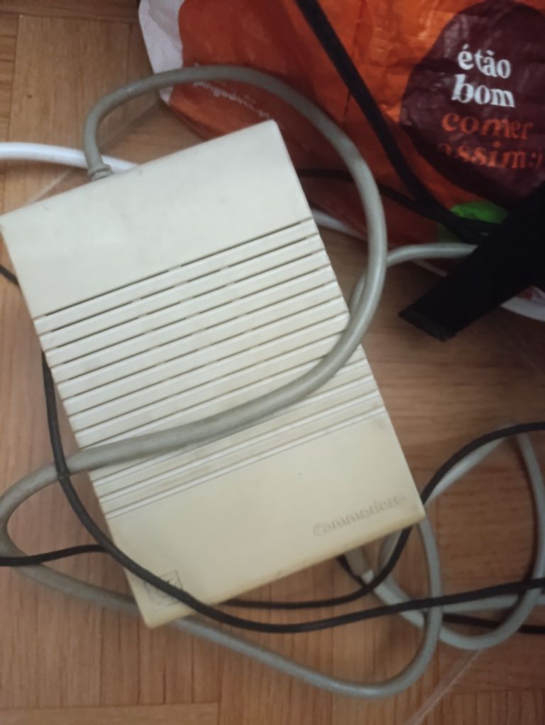 Commodore Amiga A600 ler anúncio até ao fim.
