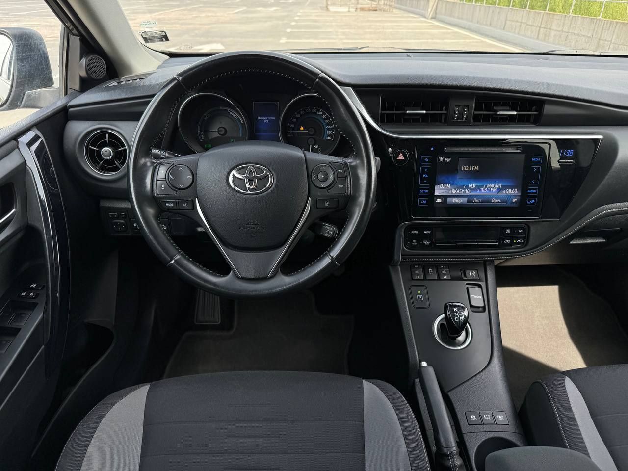 Toyota Auris  2015 року, Hybrid 1.8, автомат,передній привід, 167 т.км