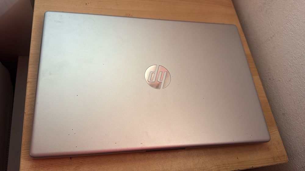 Computador HP cinzento