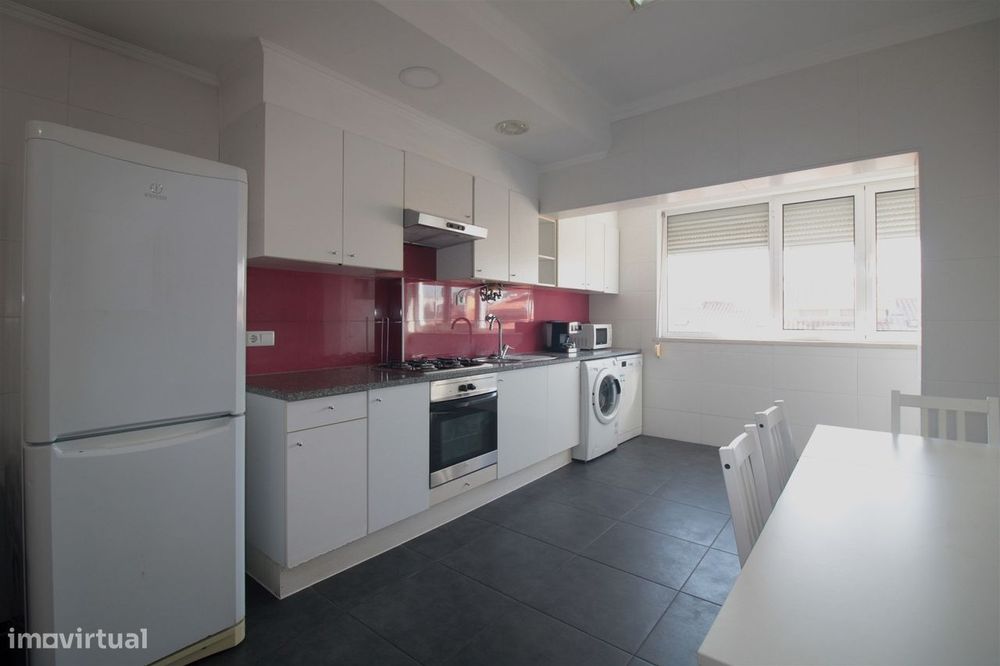 Apartamento T4 mobilado, no Bairro Norton de Matos