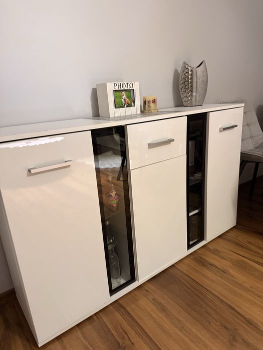 Zestaw mebli do salonu komoda bez oswietlenia