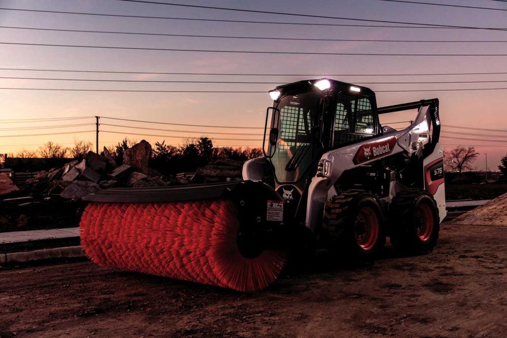 Miniładowarka Ładowarka Bobcat S150 widły łyżka zamiatarka szczotka
