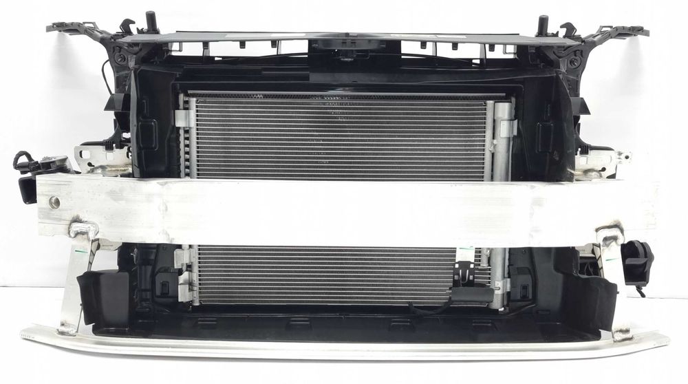 AUDI Q3 83A Передня панель, телевізор