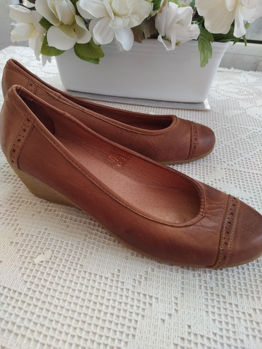 Sapatos em pele - Tamanho 38 - Novos!