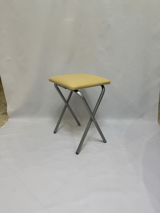 Табурет складний