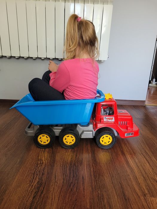 Mega samochód, wywrotka