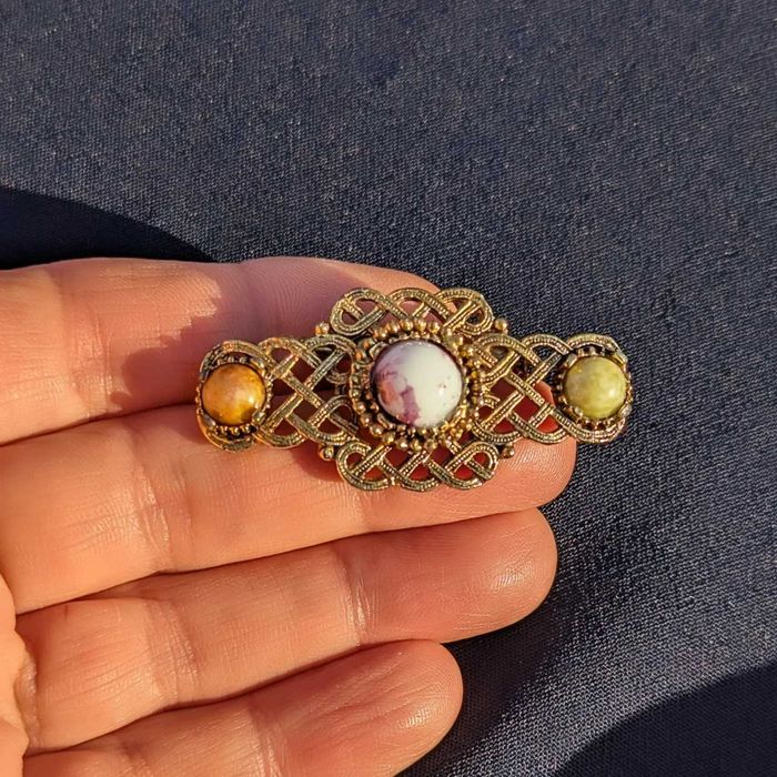 Вінтажна брошка з кельтським плетенням