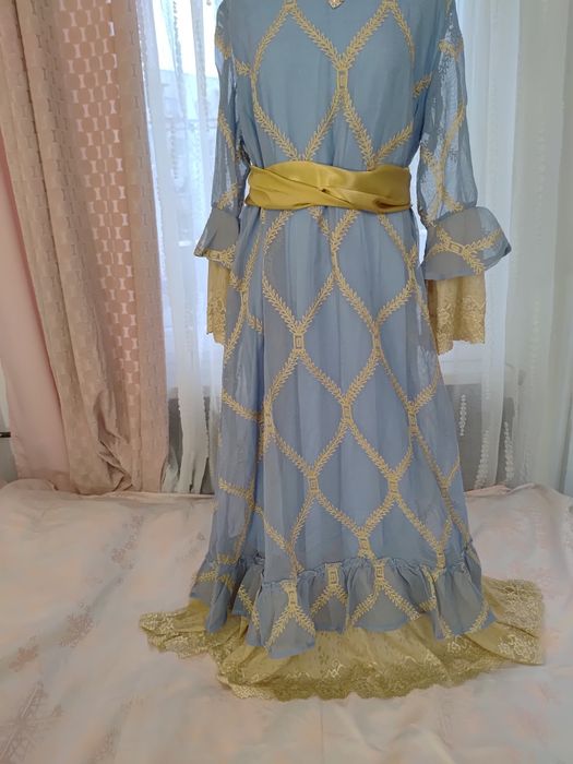 Piękny strój przebranie królowa władczyni XL