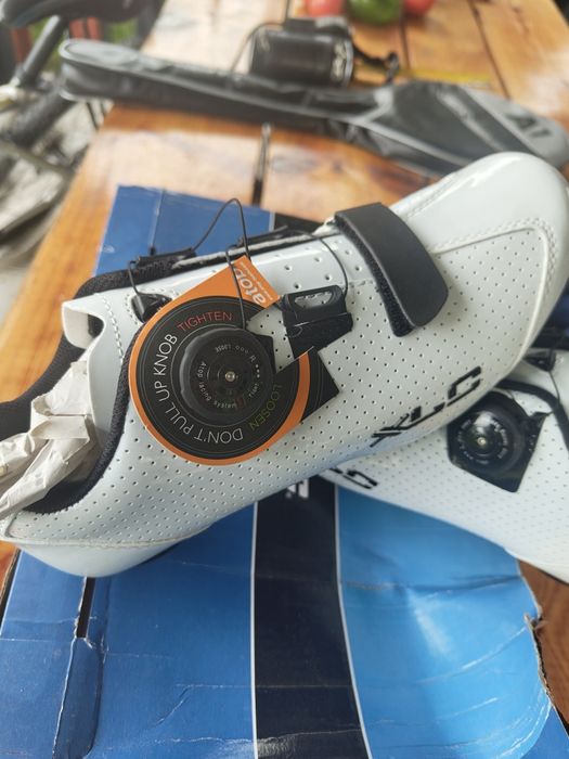 Buty XLC CB-R09 SPD szosowe białe rozmiar 41 długość wkładki 36 nowe