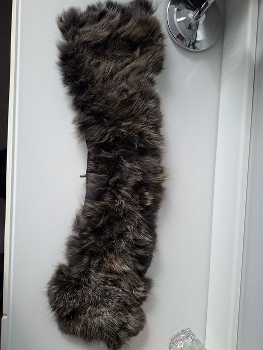 Kołnierz z futra naturalnego przypinka obszycie kaptura