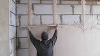 Штукатурку стін, бетонні стяжки, монтаж огорожі