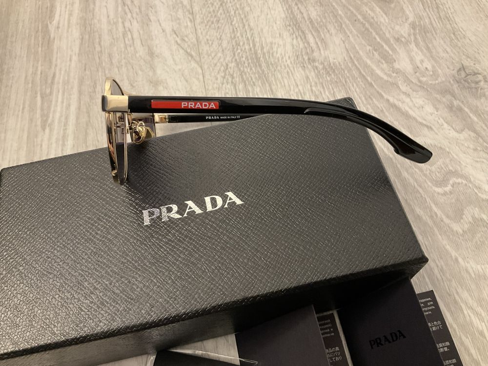 Очки prada  унисекс