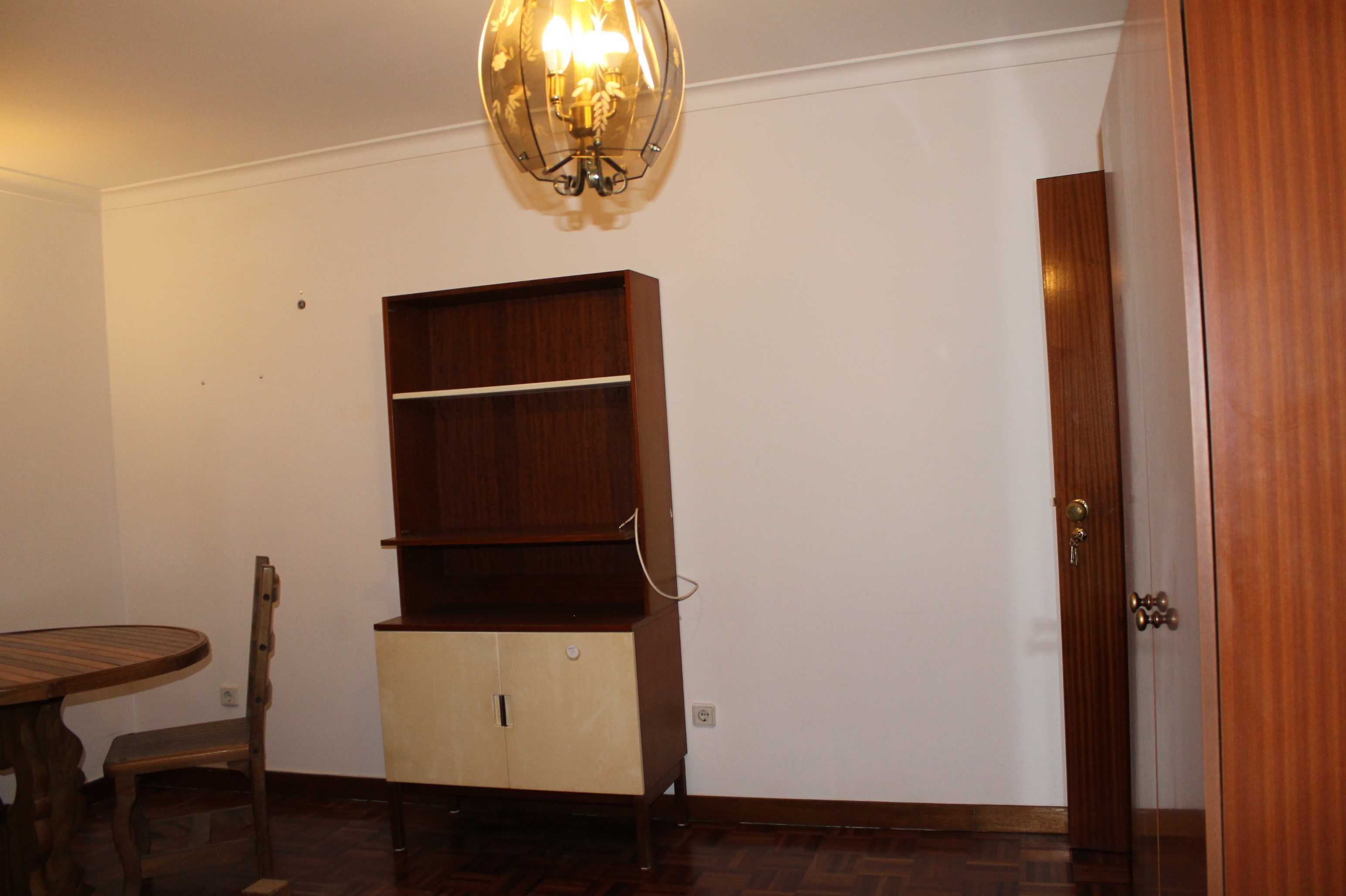 Quarto Mobilado para Mulher - Vila Jovem - Aveiro