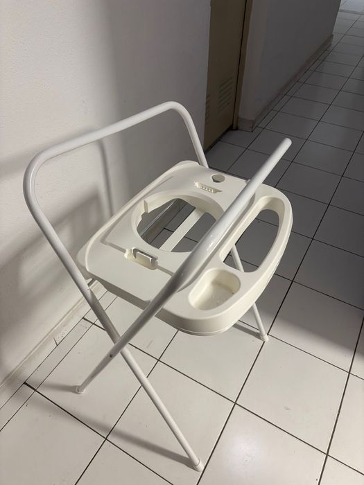 Banheira (e balde) para banho de bébé com suporte único (como novo)