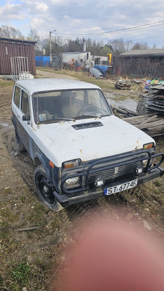 Samochod Lada Niva rok 1991