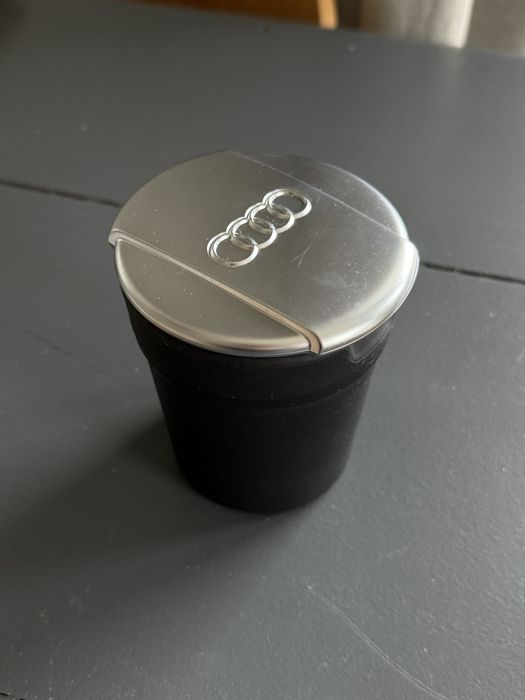 Popielniczka do samochodu Audi