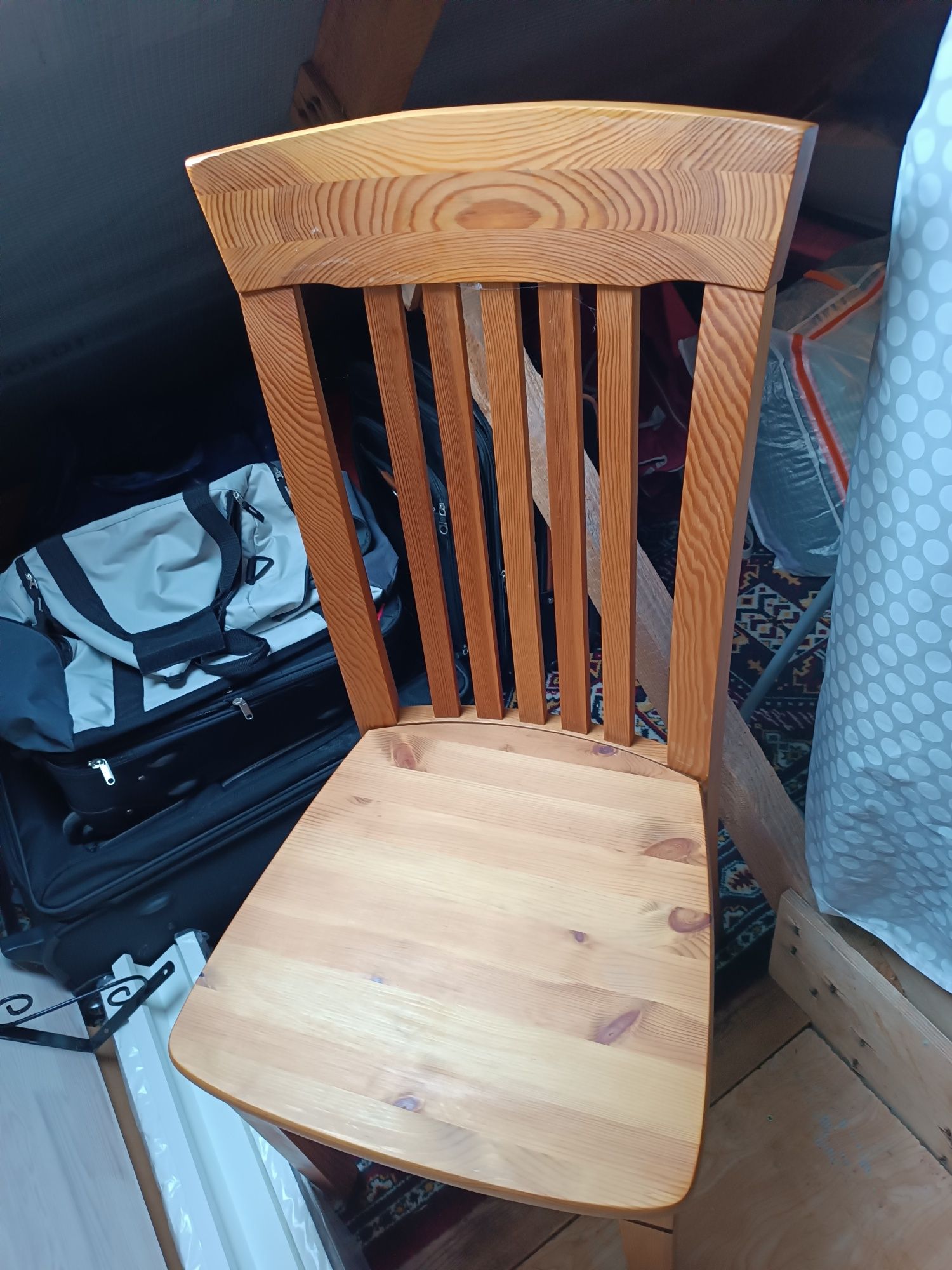 6 krzeseł z drewna sosnowego sprzedam