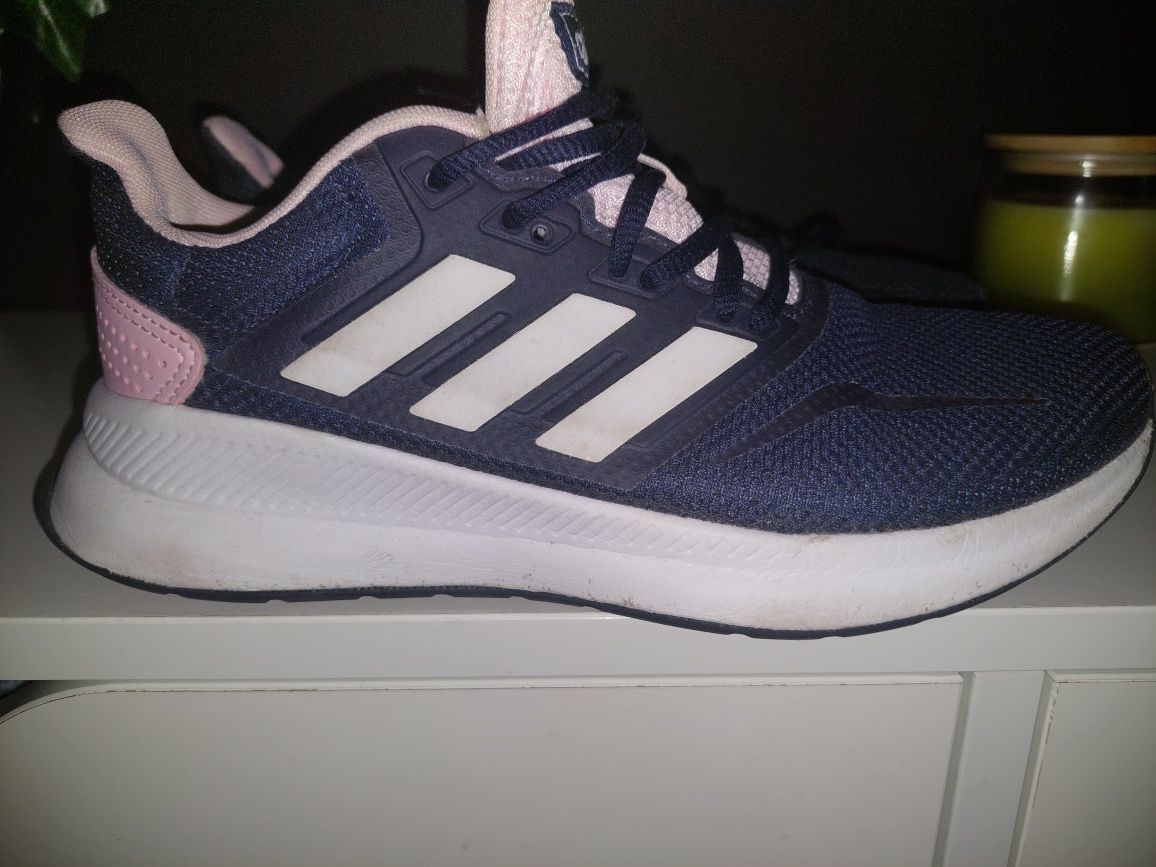 Buty sportowe adidas 36 i 2/3 225