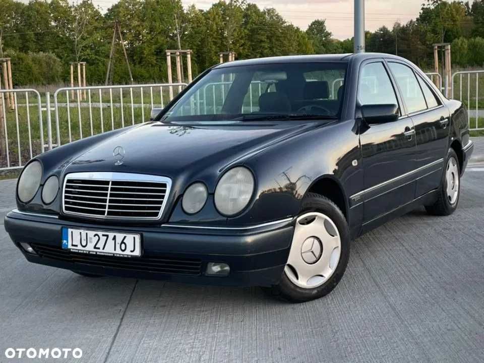 Mercedes- Benz e200, 1 wlaściciel, Sprawny