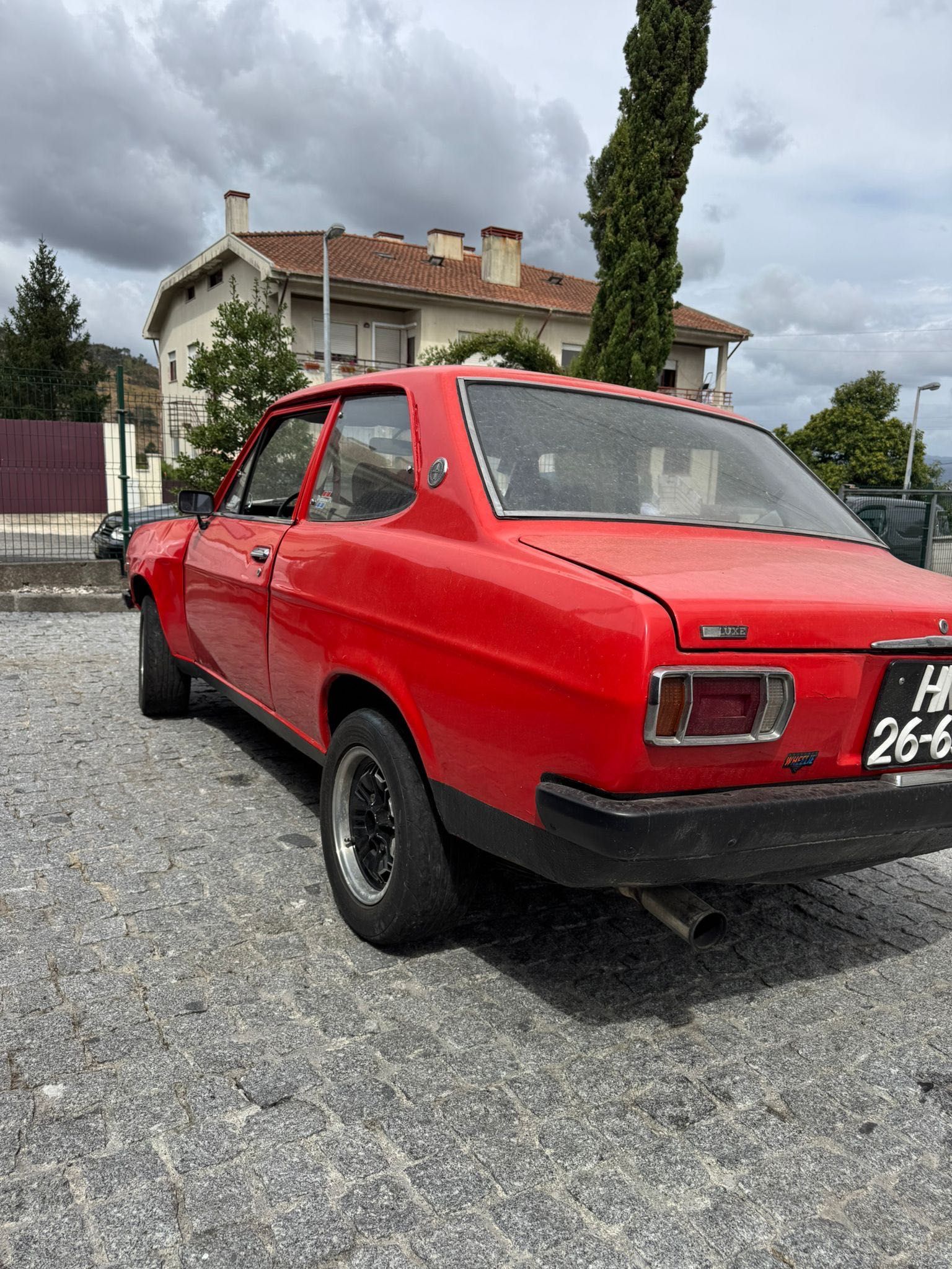 Datsun 1200 acidentado