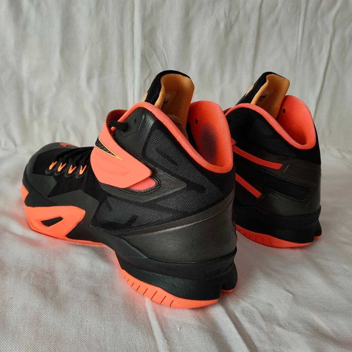 кросівки баскетбольні Nike Lebron Zoom Soldier 8 (р. 44.5)