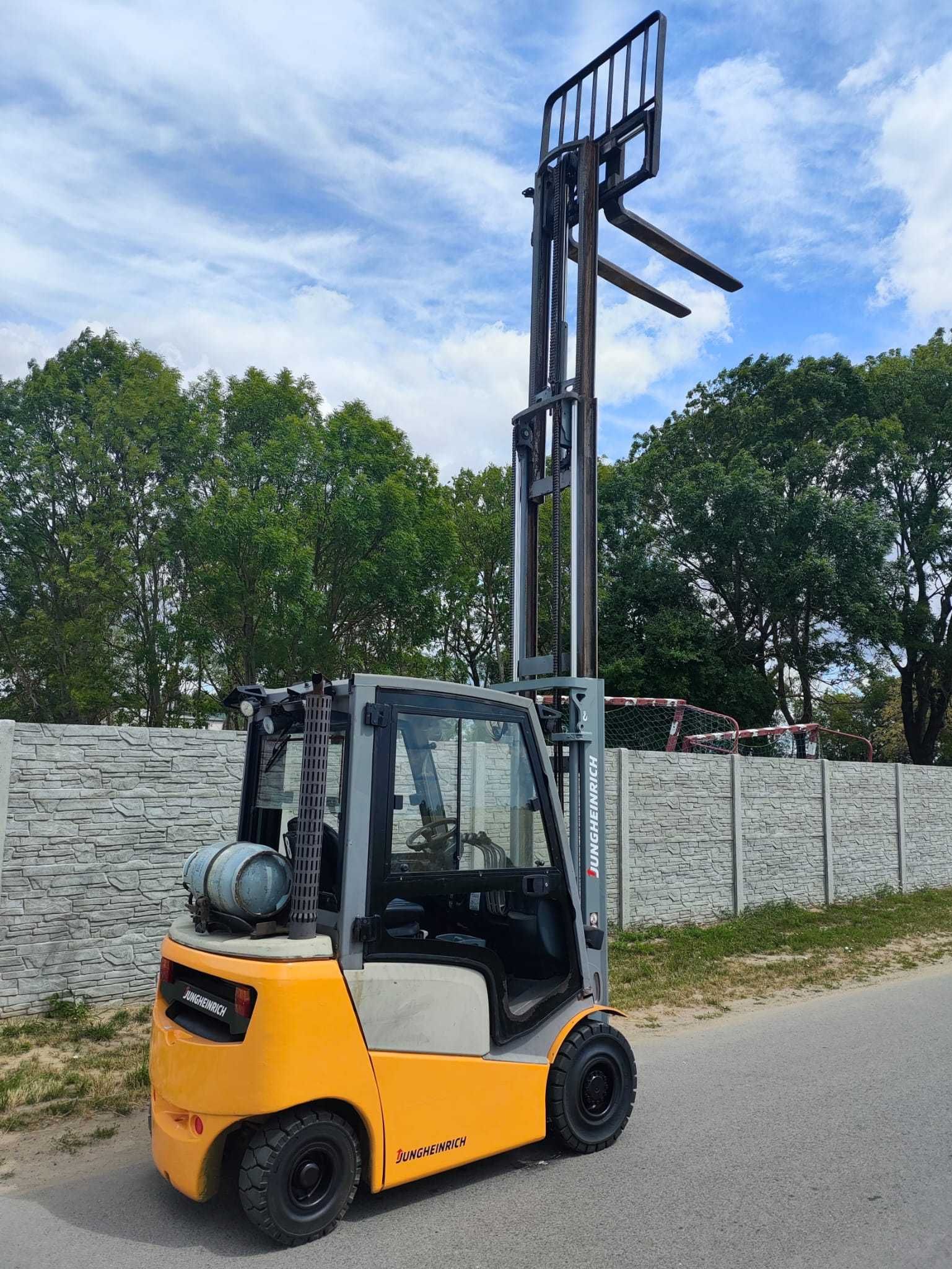 Sprzedam wózek widłowy z 2018r. Jungheinrich TFG 316