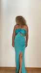 Vestido azul comprido decotado