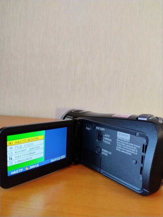 Продам видеокамеру Panasonic HDC-SD5 в идеальном рабочем состоянии.