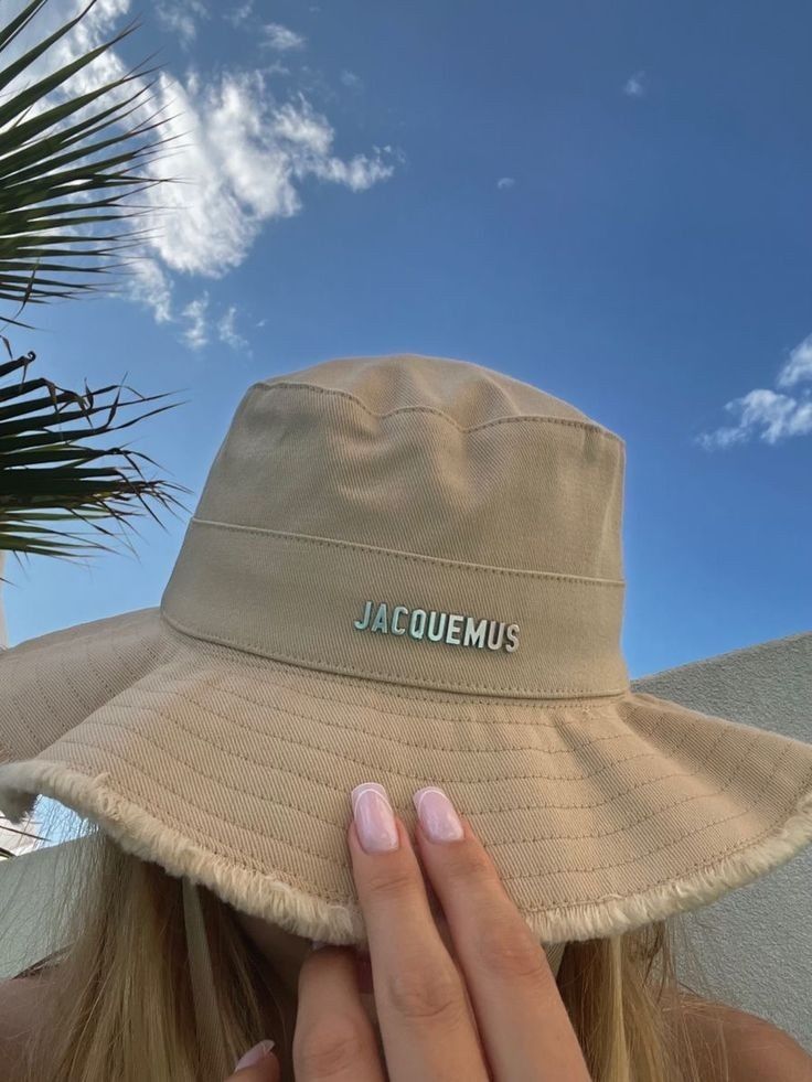 Трендова панама у стилі jacquemus