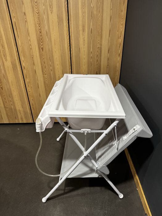 Banheira e mulda fraldas para bébé