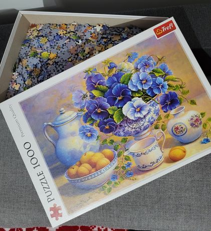 Puzzle trefl 1000 niebieski bukiet martwa natura wazon kwiaty