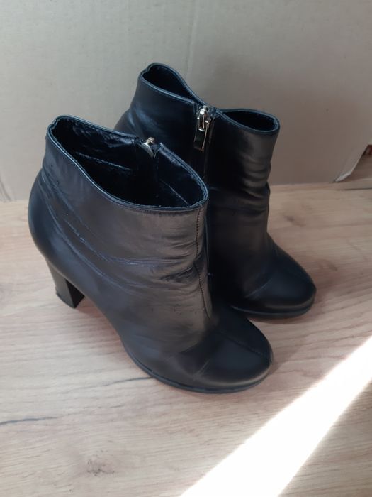 Жіночі шкіряні черевики ботильони