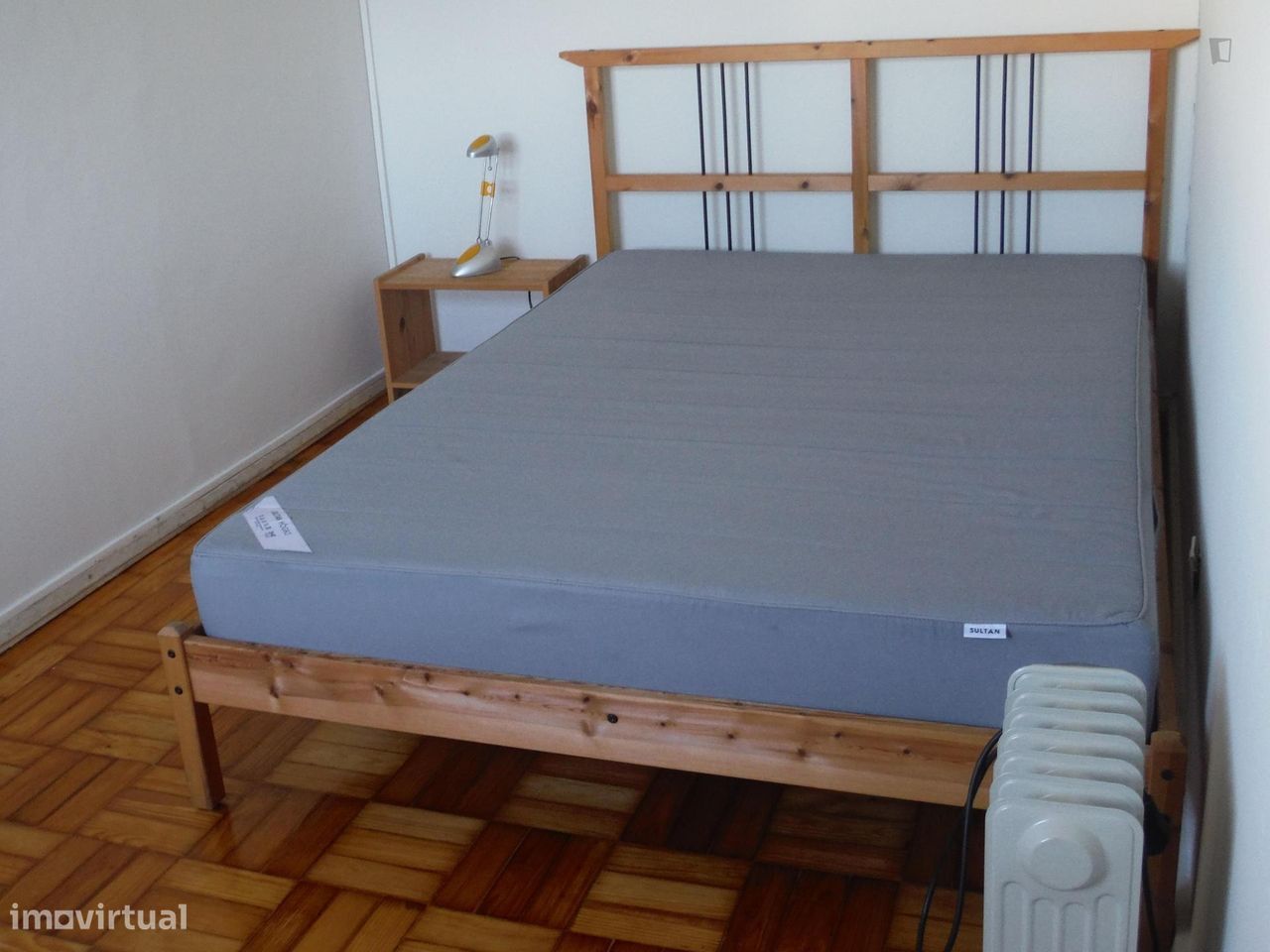22874 - Quarto com cama de casal, com casa de...
