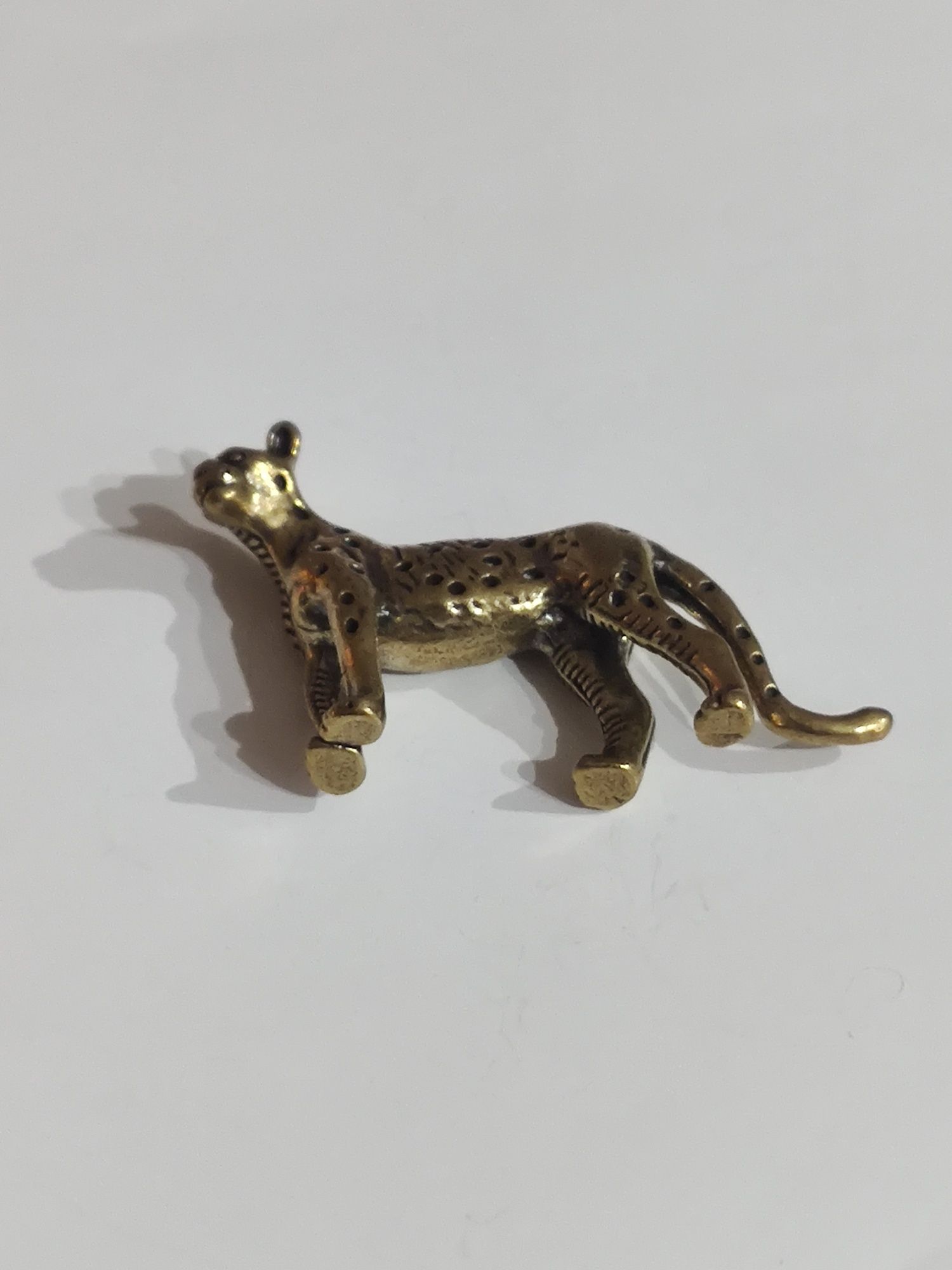 Figurka metalowa mosiądz kot puma długość 4,5 cm