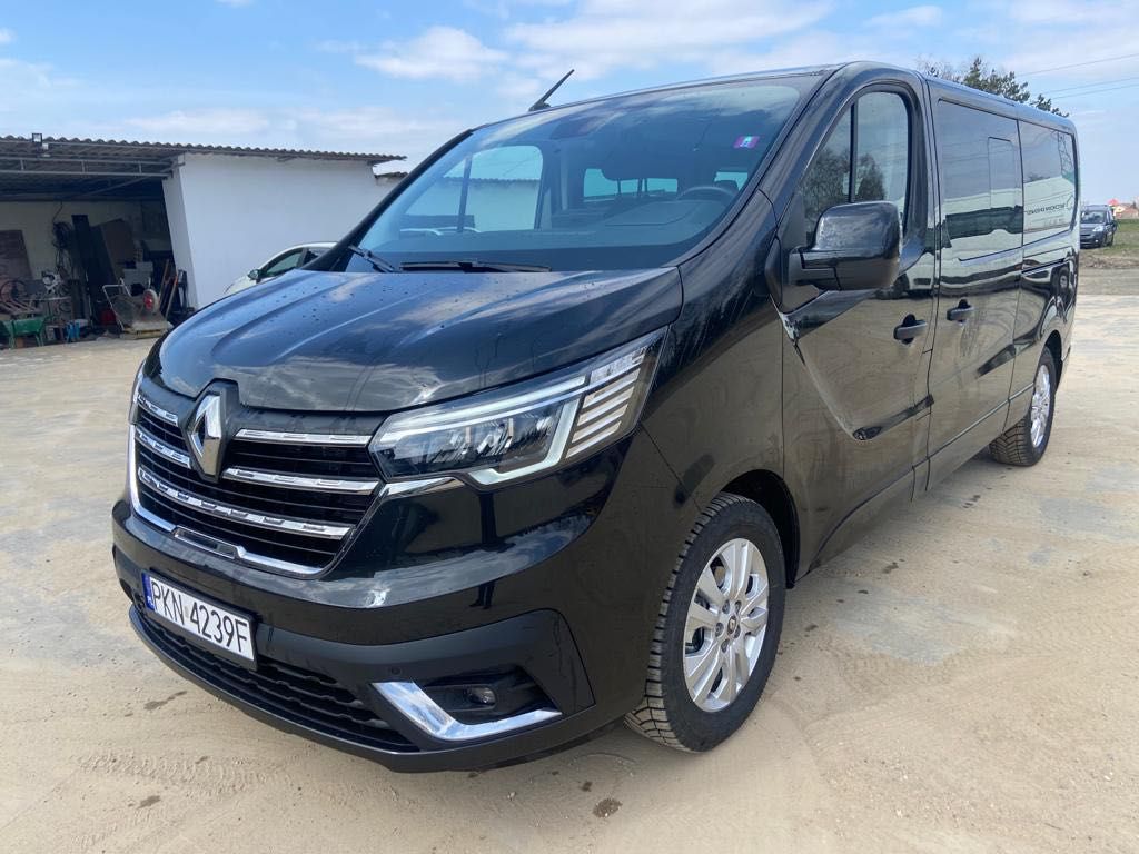 Wypożyczalnia wynajem busa 9 osobowego Renault Trafic automat