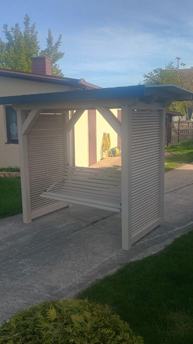 Huśtawka ogrodowa huśtawka drewniana elegancka ławka ogrodowa