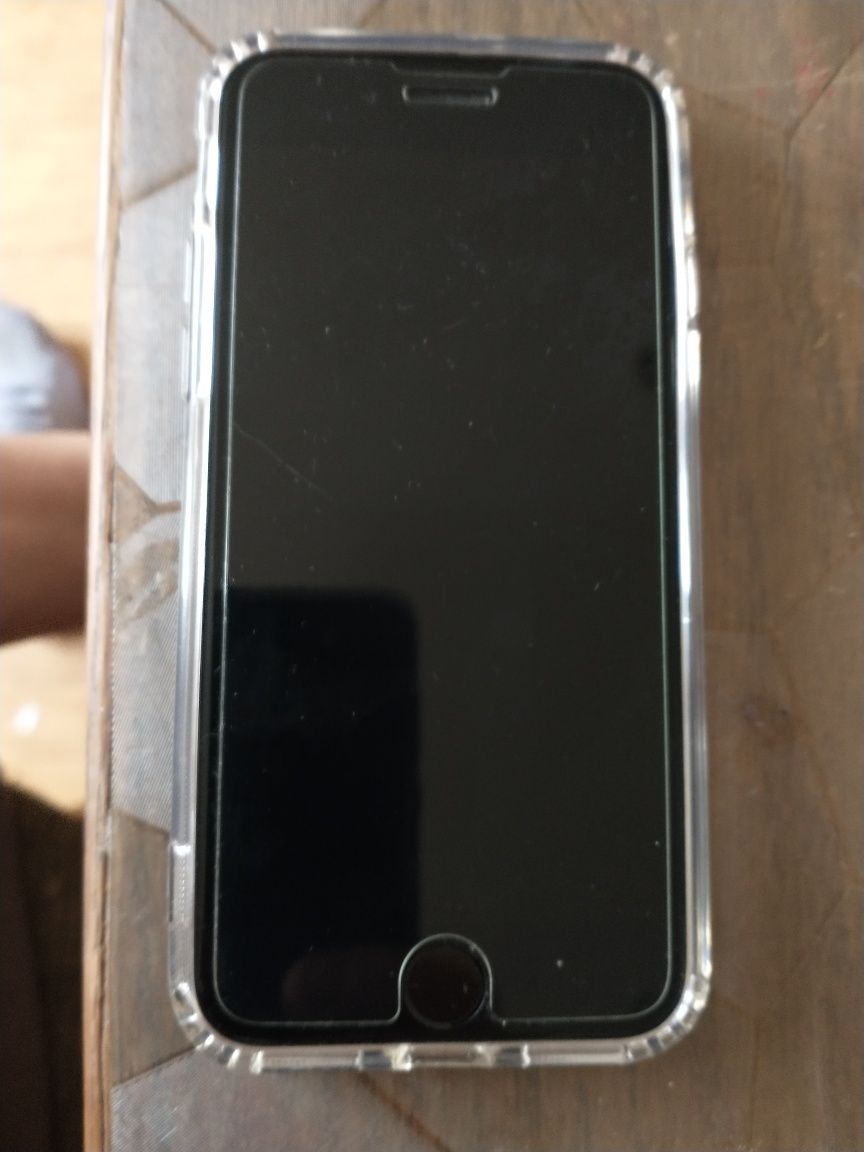 Iphone se 2020 jak nowy