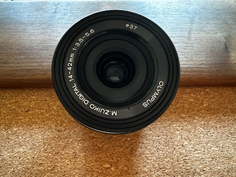 Olympus M.Zuiko Digital 14-42mm f/3.5-5.6 EZ ED MSC (Preto) – M43, MFT