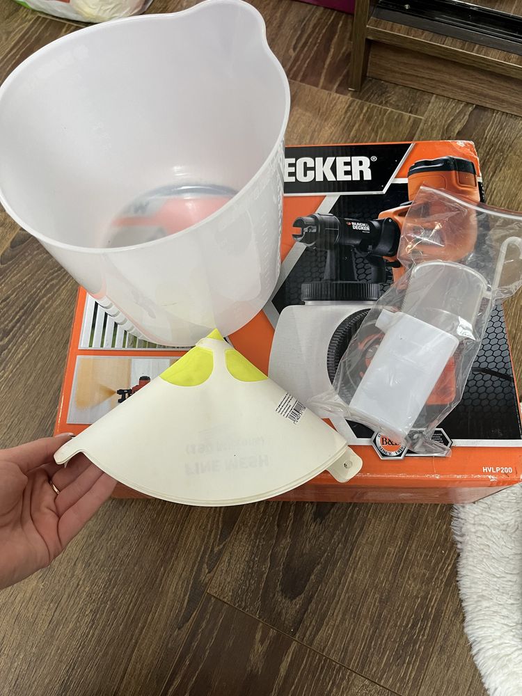 Фарборозпилювач Black+Decker HVLP200