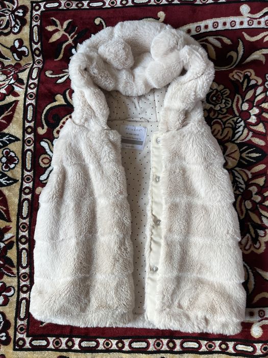 Жилетка з капішоном для дівчинки