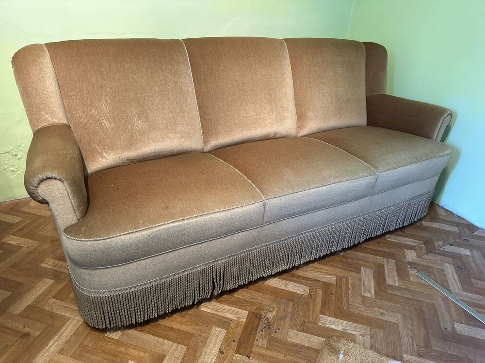 Retro Sofa w Kolorze Beżowym, Wykończenie Aksamitne