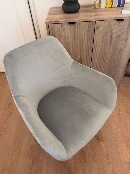 4 Cadeiras - estilo moderno - muito pouco uso - 120€