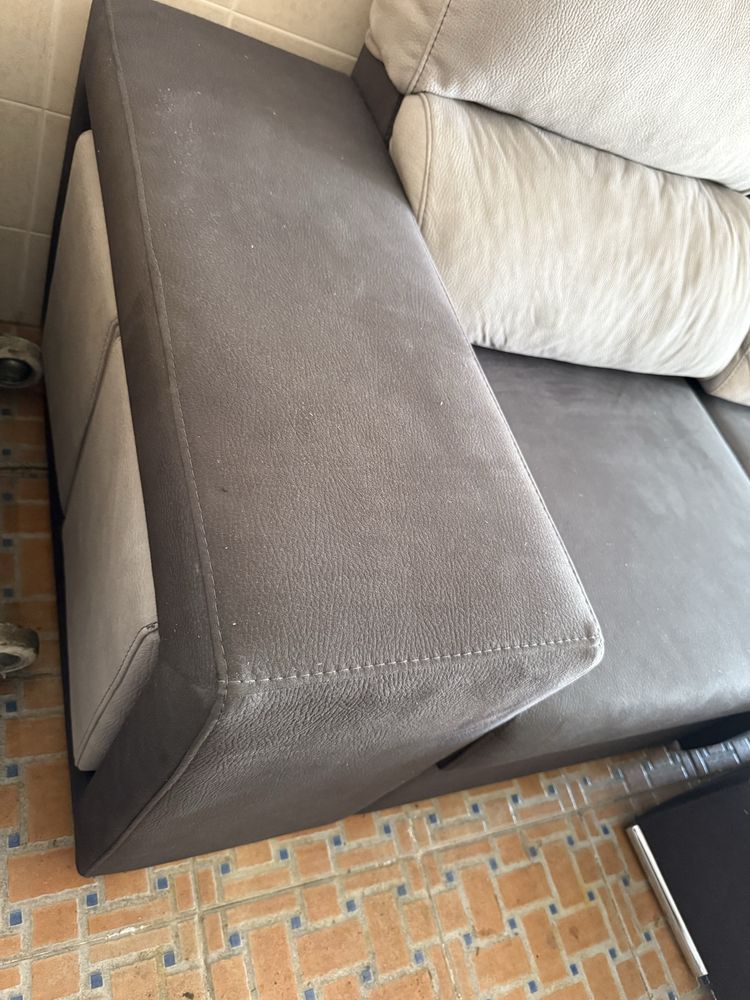Sofá 3 lugares com 2 puff e chaise-loungue/mesa de centro