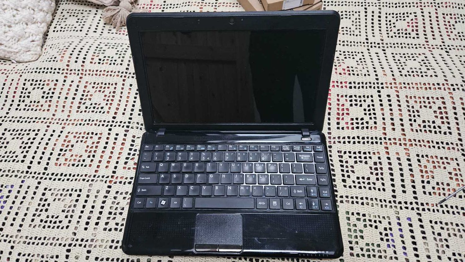 mały laptop MSI U270