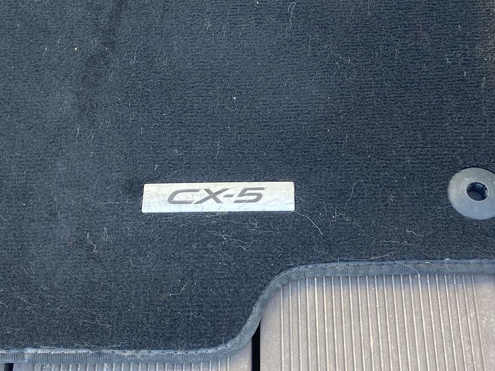 Komplet oryginalnych welurowych dywanikow Mazda CX-5