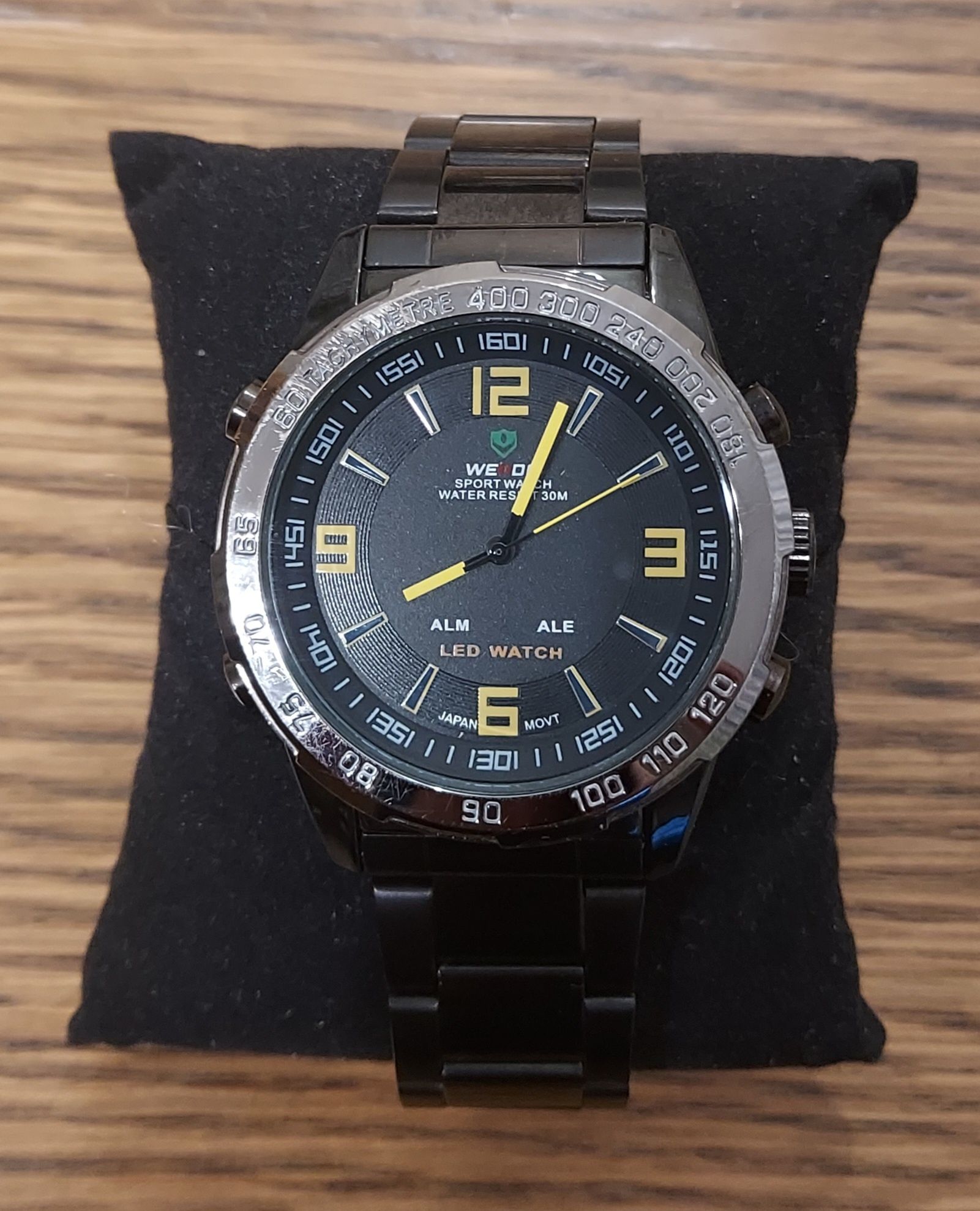 Часы WEIDE японский механизм новые .
