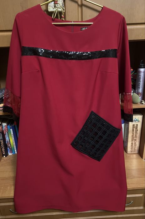 Жіноча темно червона святкова сукня