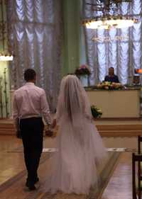 Красива весільна сукня+фата