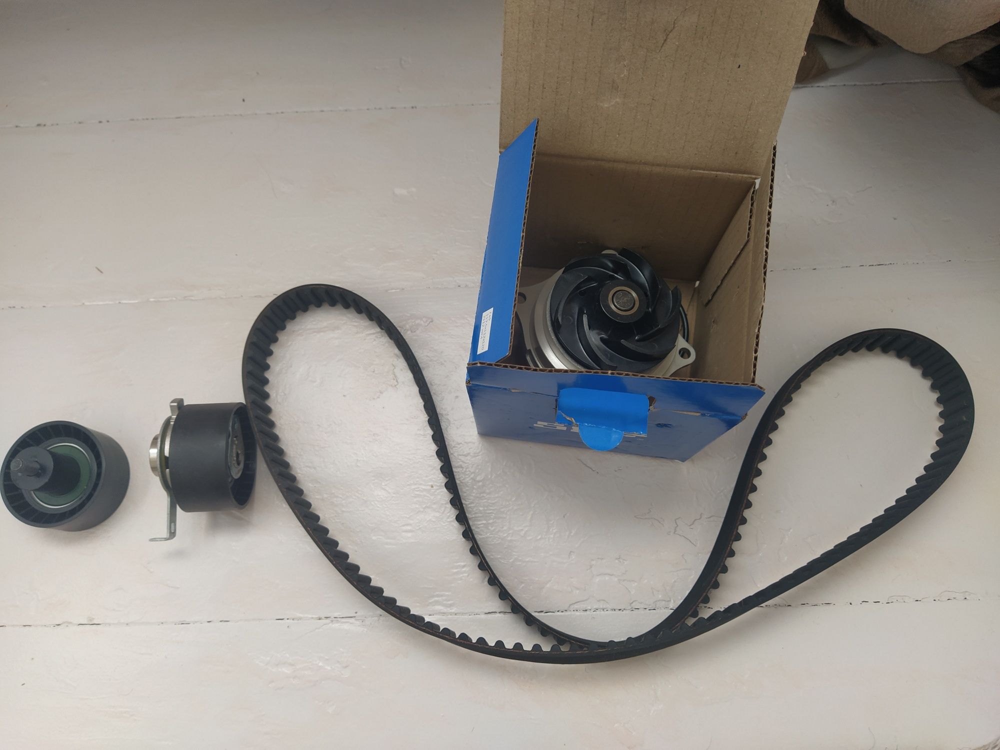 Комплект ГРМ + помпа Ford VKMC042141 SKF