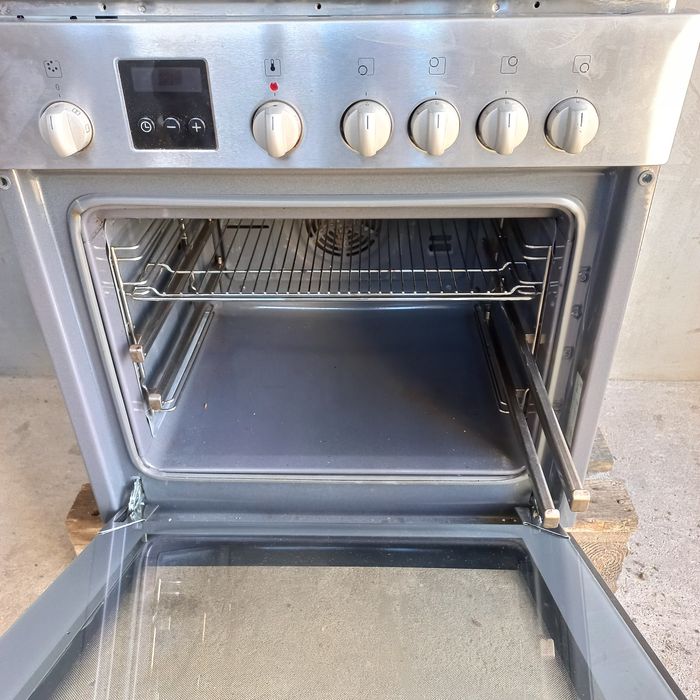 Духовий шкаф з  газовою варочною поверхнею